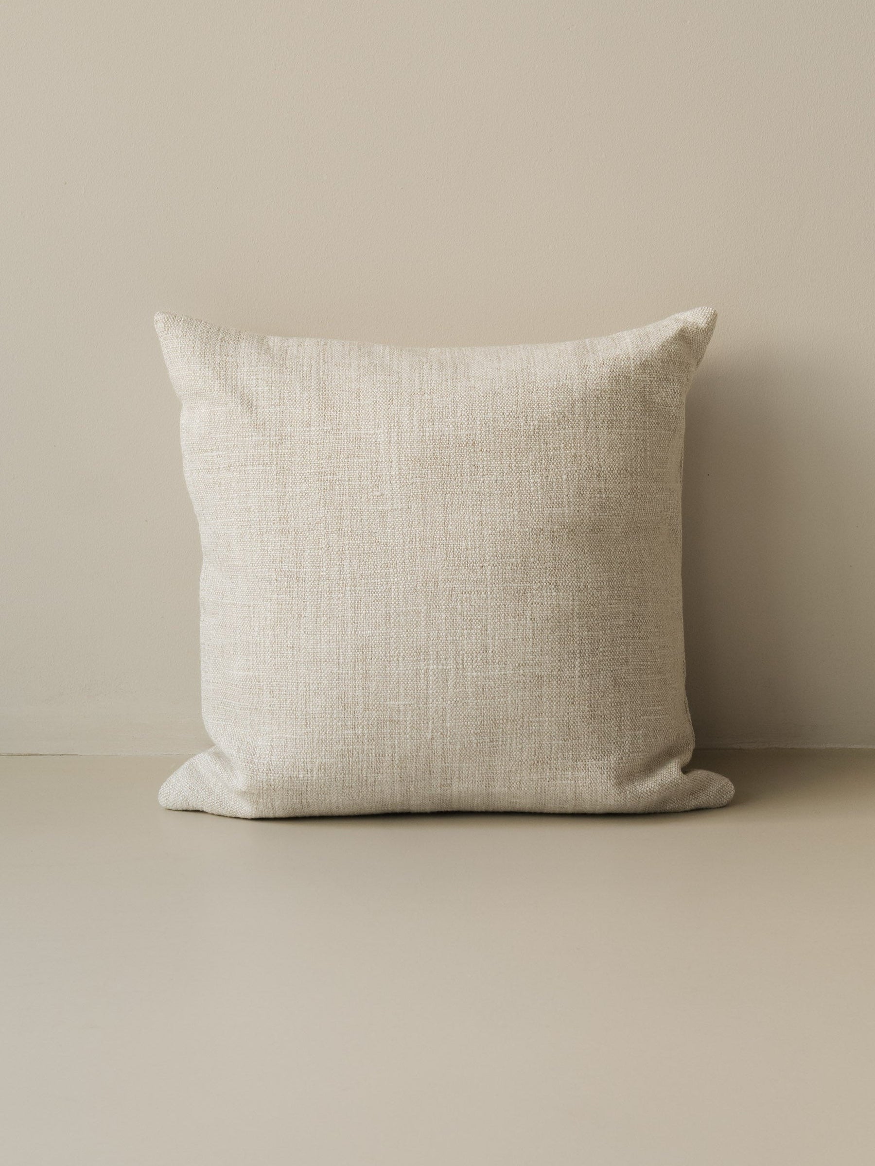 Mélange Moderne – Calcare decorative cushion in 50 × 50 cm, photographed on a white background