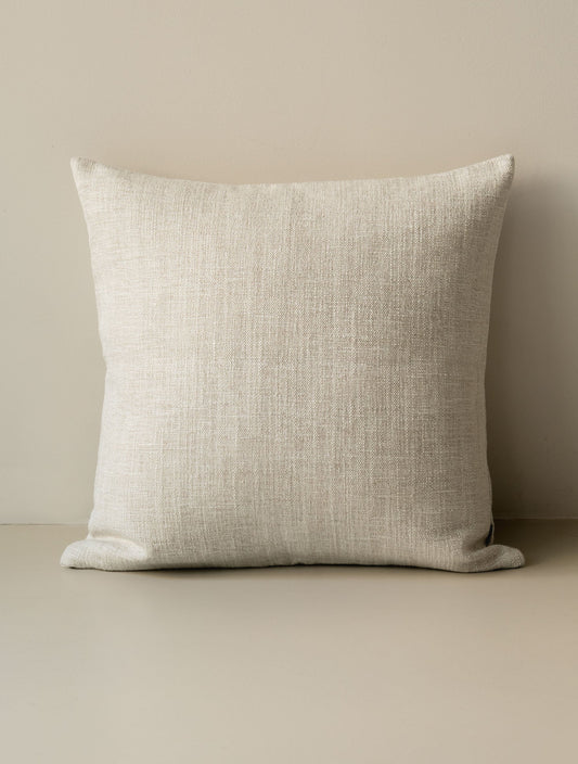 Mélange Moderne – Calcare decorative cushion in 60 × 60 cm, photographed on a white background